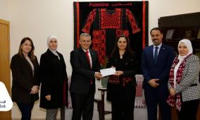 البنك الإسلامي الفلسطيني يقدم دعمه لجمعية إنعاش الأسرة