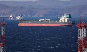 واشنطن تعلن السماح المؤقت بشراء النفط الروسي "العالق في البحر"