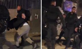 الاحتلال يعتدي على المصلين ويعتقل عددا من الشبان عند باب الساهرة