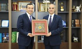 سفير دولة فلسطين ووزير الثقافة الأوزبكي يبحثان سبل تعزيز العلاقات الثقافية