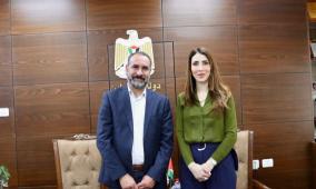 وزيرة العمل تبحث تعزيز تمكين النساء وذوي الإعاقة اقتصادياً مع مؤسسة شركاء في التنمية المستدامة