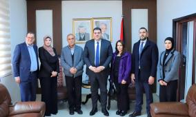 وزير النقل والمواصلات يبحث مع وفد سرية رام الله الأولى آفاق التعاون والشراكة
