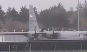 باستخدام فأس.. رجل يلحق أضرارا بطائرة عسكرية أمريكية في أيرلندا