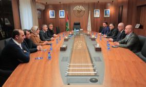 رئيس مجلس أمناء مستشفى النجاح الوطني الجامعي يلتقي وفداً من نقابة التمريض والقبالة الفلسطينية