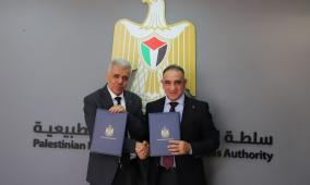 "التربية" وسلطة الطاقة توقعان اتفاقية تعاون لتعزيز مشاريع الطاقة المتجددة في المدارس  