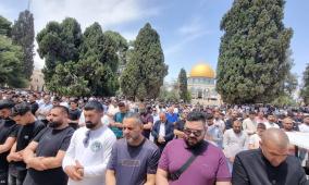 75 ألف يؤدون صلاة الجمعة في الأقصى