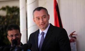 ملادينوف: ترتيبات انتقالية لتوحيد غزة والضفة