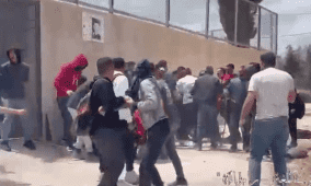 شهيدان و4 مصابين برصاص مستوطنين بهجوم على مدرسة في المغير