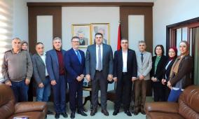 الأحمد يؤكد أهمية تعزيز التعاون لدعم قطاع الخدمات اللوجستية