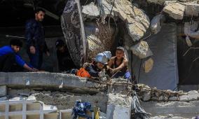 13 شهيدا في غزة أمس: استشهاد طفلة متأثرة بإصابتها في دير البلح