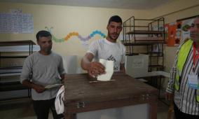 لجنة الانتخابات: تمديد التصويت في دير البلح لساعة واحدة