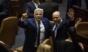 بينيت ولبيد يتّحدان بحزب واحد لخوض الانتخابات العامة