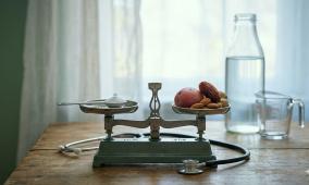 تغذية مرضى الكلى المزمنة: موازنة دقيقة بين المعادن والسوائل لتجنب المضاعفات الخطيرة