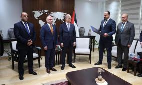 الرئيس يمنح الشاعر الروسي فاديم تيريوخين وسام الثقافة والعلوم والفنون مستوى التألق