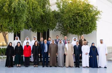 رئيس الإمارات يستقبل وفد المشاركين في الاجتماع العربي للقيادات الشابة 
