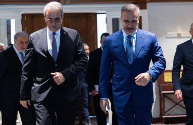 وزير الخارجية التركي يستقبل رئيس اللجنة الوطنية لإدارة قطاع غزة في انقرة