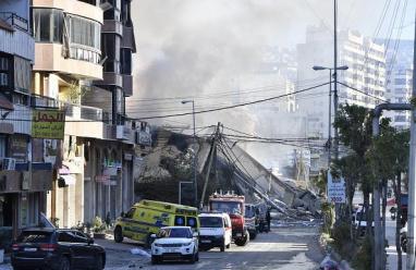 الاحتلال ينذر بإخلاء مدن وبلدات في جنوب لبنان وغارات على عدة مناطق