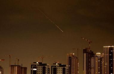 هجوم صاروخي على حيفا وتل أبيب وترامب يؤكد استمرار الحرب على إيران