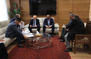 حجاوي يبحث مع بلدية المزرعة الشرقية إجراءات حماية أراضي العاصور من انتهاكات الاحتلال