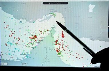الحرس الثوري يحذر: “دوامة قاتلة” تنتظر أعداء إيران في مضيق هرمز وسط تصعيد أمريكي