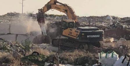 الاحتلال يهدم منشآت تجارية شرق القدس