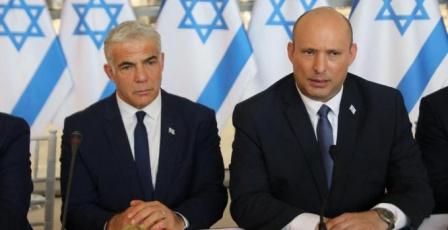 بينيت ولبيد يتّحدان بحزب واحد لخوض الانتخابات المقبلة معا