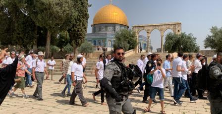 مستوطنون يقتحمون المسجد الأقصى بحماية قوات الاحتلال