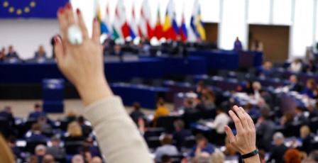 البرلمان الأوروبي يرفض الصياغات اليمينية ويُقرّ تقرير إبراء الذمة دون المساس بالتمويل الفلسطيني