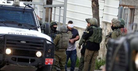 الاحتلال يعتقل 13 شابا من بلدة عزون شرق قلقيلية