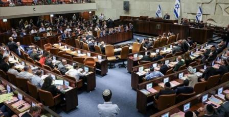 "الكنيست" تصادق على قانون يمنع توظيف خريجي الجامعات الفلسطينية في جهاز التعليم الإسرائيلي