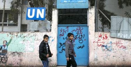 الأونروا: ضغوط سياسية واقتصادية تقلص خدمات للاجئين الفلسطينيين 20%