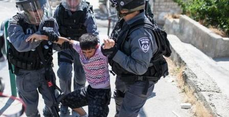 الاحتلال يعتقل طفلا وشقيقته ومواطنا في المغير شرق رام الله