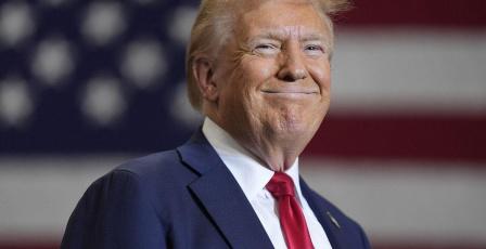 ترامب يقول إنه يدرس توجيه ضربة محدودة لإيران وإجلاء جنود أميركيين من قاعدتين بقطر والبحرين