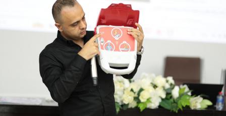 الجامعة العربية الأمريكية تُطلق مبادرة بتركيب أجهزة مُزيل الرجفان القلبي الآلي (AED) في مواقع استراتيجية داخل الحرم