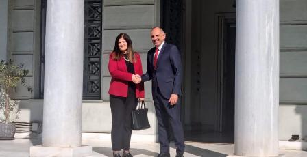 وزيرة الخارجية تبحث مع نظيرها اليوناني تعزيز العلاقات الثنائية وتؤكد أهمية الاعتراف بدولة فلسطين