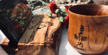 من “زعتر الخليل” إلى العالم... مشروع فلسطيني يحوّل خشب الزيتون إلى قصة صمود وهوية