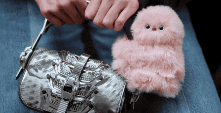 بعد «لابوبو»… «ميرومي» الروبوت العاطفي يتصدر مشهد الموضة عالميًا في 2026