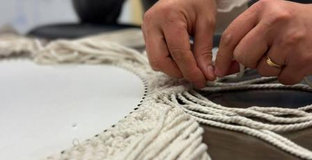 "هاند ميد".. مشروع فلسطيني يعيد إحياء فن المكرمية بلمسة عصرية