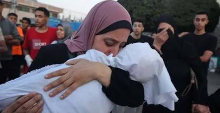 استشهاد امرأة وطفل في قطاع غزة