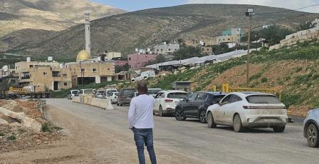 الاحتلال ينصب بوابة حديدية في عين شبلي شمال أريحا