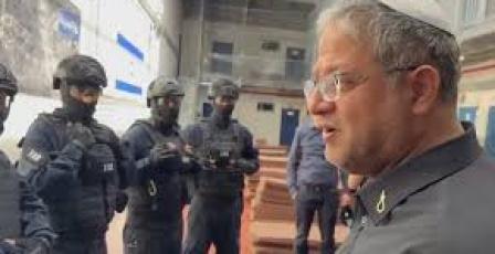 بن غفير يقتحم سجن "عوفر" ويهدد الأسرى