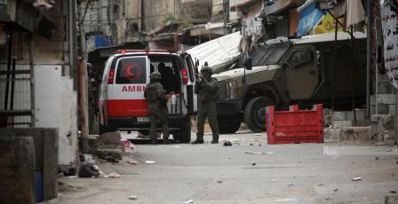 قوات الاحتلال تقتحم مخيم بلاطة وتجبر عائلات على إخلاء منازلها