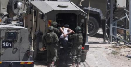 اقتحامات واعتقالات واسعة بالضفة والاحتلال يحاصر سلفيت