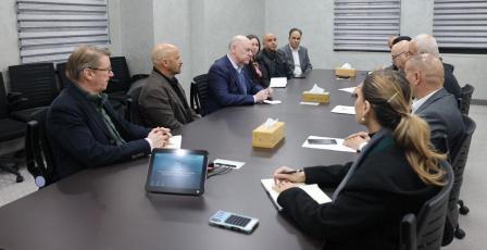 وزير الداخلية يبحث مع مدير منظمة "هالو ترست" التعاون في إزالة مخلفات الحروب