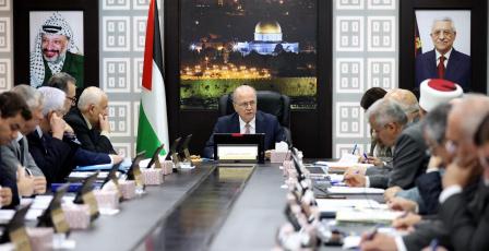 رئيس الوزراء يوجه بخصم رسوم ترخيص المركبات والرخص الشخصية للموظفين للعام الجاري من رصيد مستحقاتهم