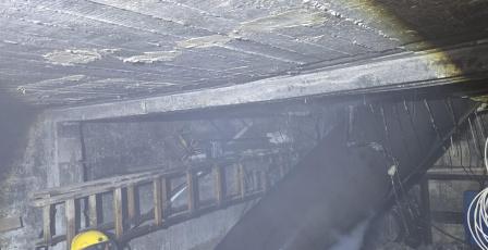 صور.. شظية تدمر منزلا من ثلاثة طوابق وتسبب حريقا وأضرارا هائلة في سلفيت