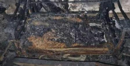 مستوطنون يحرقون بركسا لتربية الدواجن في الرشايدة شرق بيت لحم