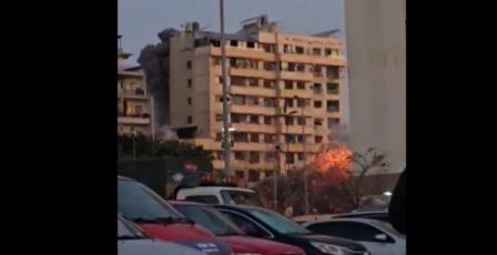 شاهد: الاحتلال يدمّر مبنى سكنيًا كاملًا في الباشورة وسط بيروت