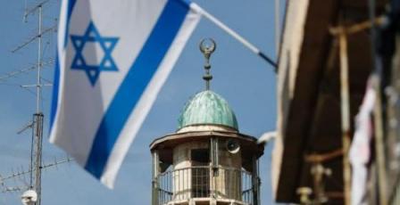 مستوطنون يرفعون أعلام دولة الاحتلال في بيت ساحور شرق بيت لحم