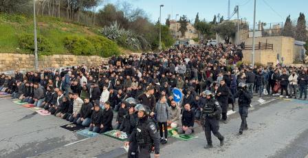 الاحتلال يمنع صلاة العيد في "الأقصى" والمصلون يؤدونها في محيطه وسط تضييق واعتداءات